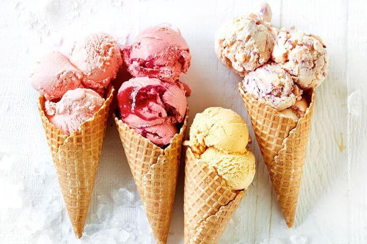 We Tried Steak And Bourbon Ice Cream From LongHorn Steakhouse 3