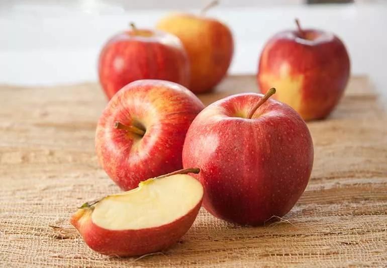 Officials bust gang in natural fraud case regarding rotten apples 1